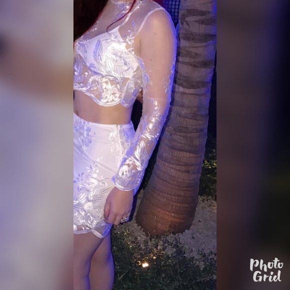 Crop top skirt set. - Picture 3 of 7